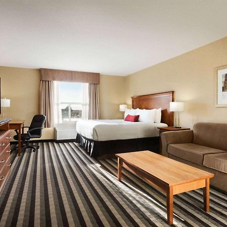 Days Inn & Suites By Wyndham Edmonton Airport Leduc Dış mekan fotoğraf