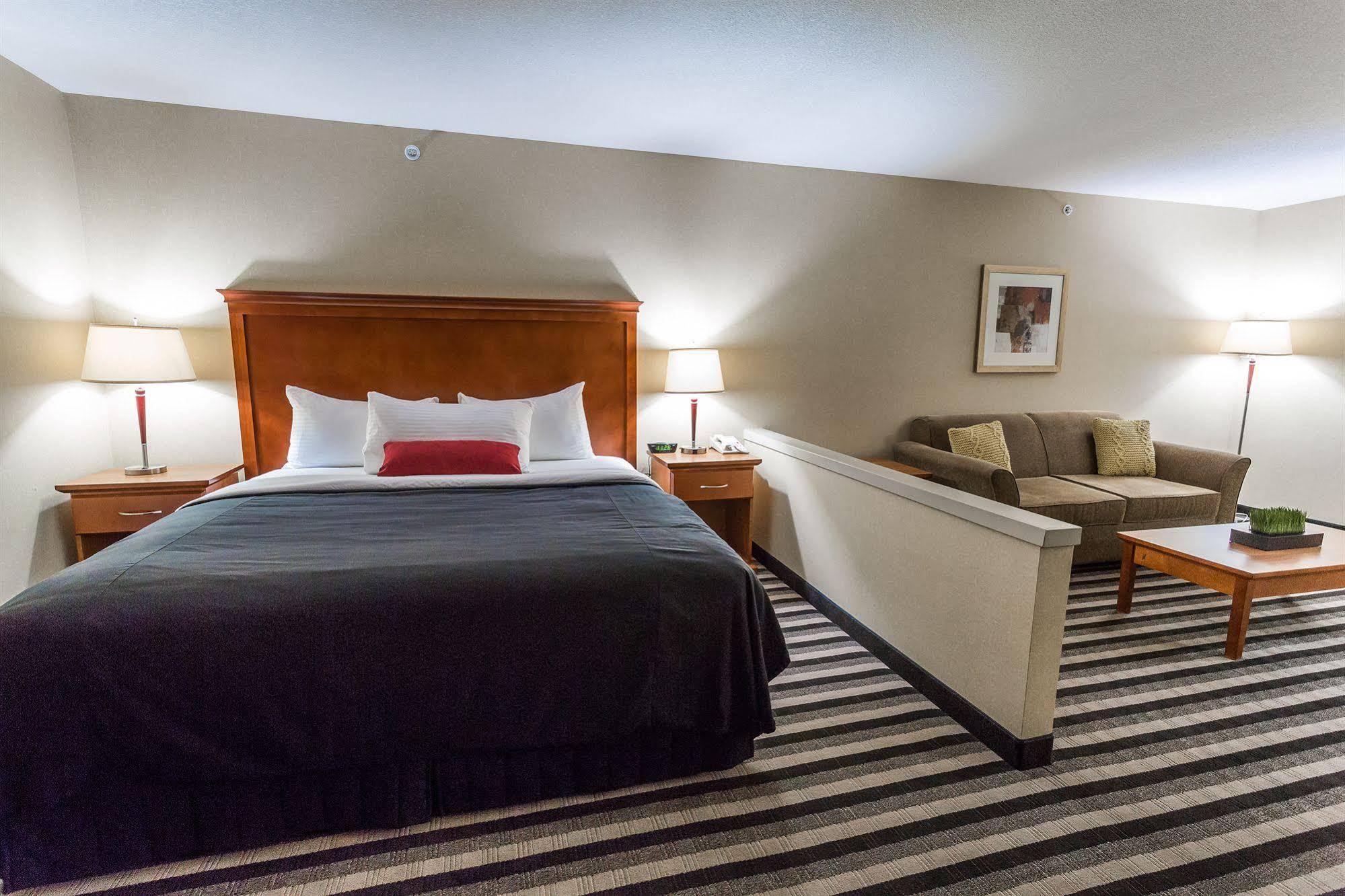 Days Inn & Suites By Wyndham Edmonton Airport Leduc Dış mekan fotoğraf