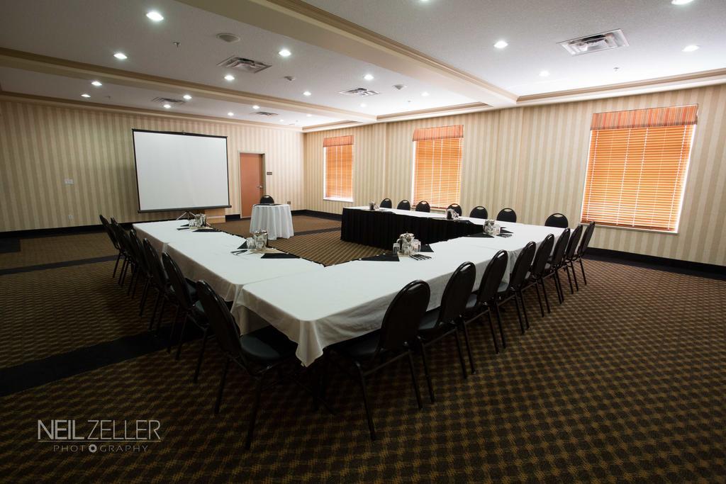 Days Inn & Suites By Wyndham Edmonton Airport Leduc Dış mekan fotoğraf