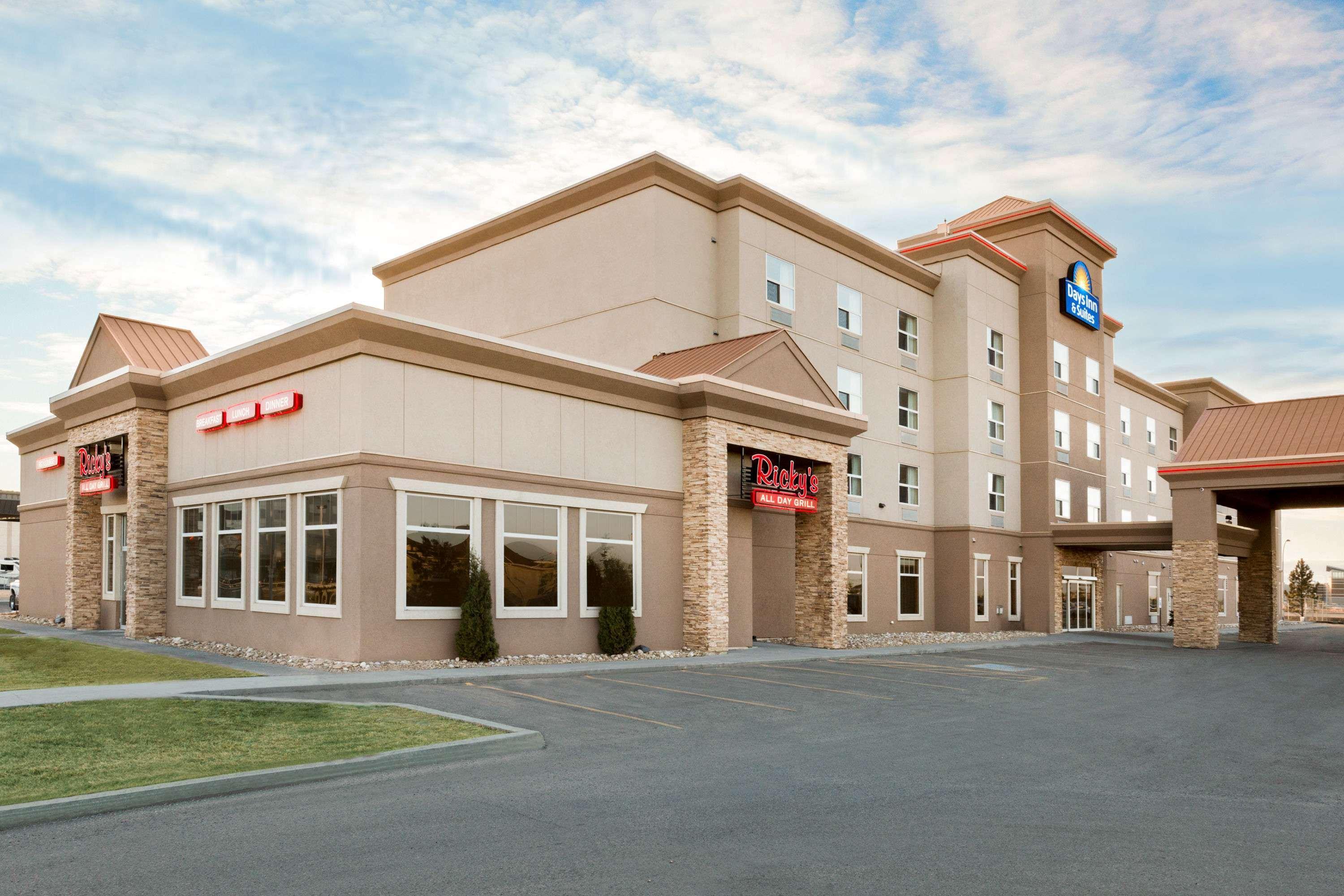 Days Inn & Suites By Wyndham Edmonton Airport Leduc Dış mekan fotoğraf