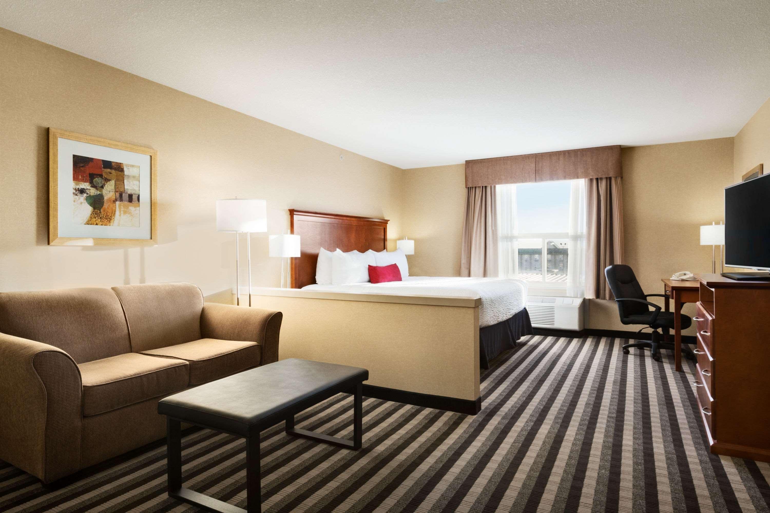Days Inn & Suites By Wyndham Edmonton Airport Leduc Dış mekan fotoğraf