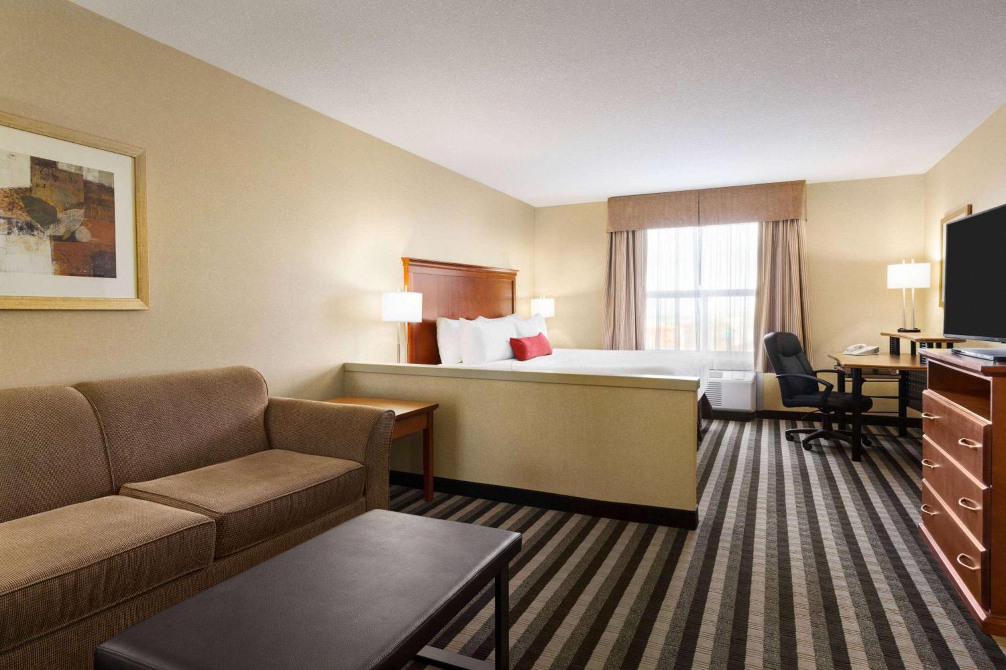 Days Inn & Suites By Wyndham Edmonton Airport Leduc Dış mekan fotoğraf