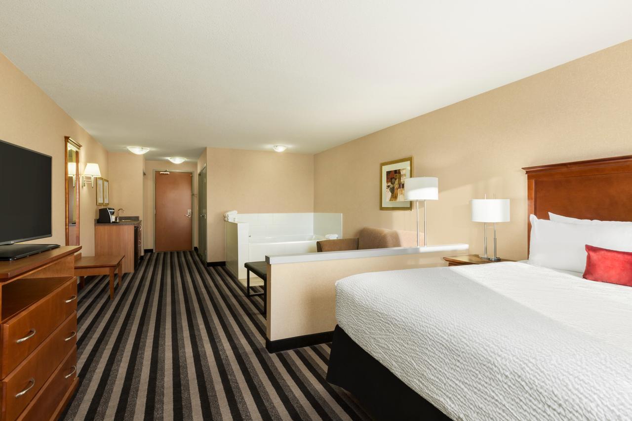 Days Inn & Suites By Wyndham Edmonton Airport Leduc Dış mekan fotoğraf