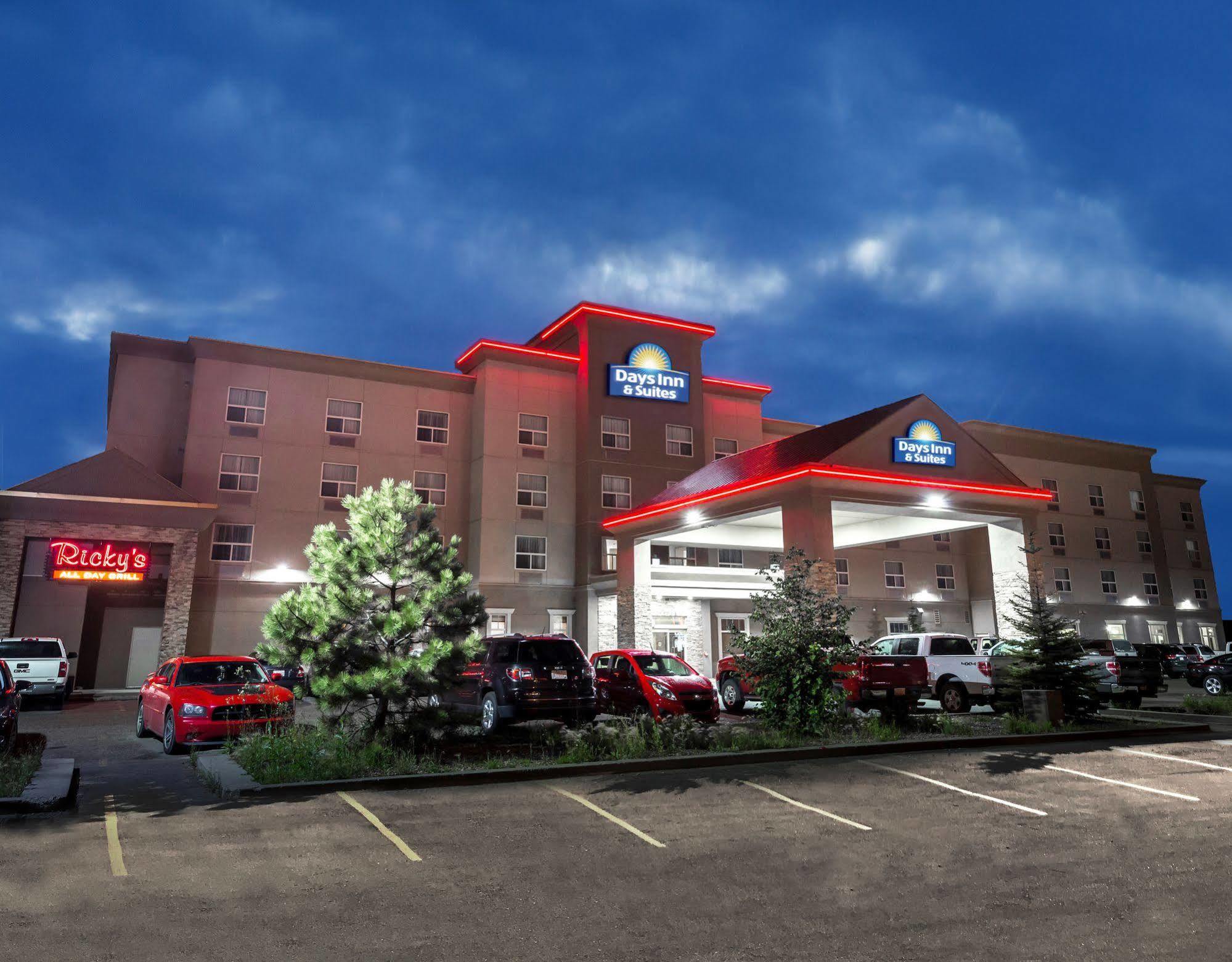 Days Inn & Suites By Wyndham Edmonton Airport Leduc Dış mekan fotoğraf
