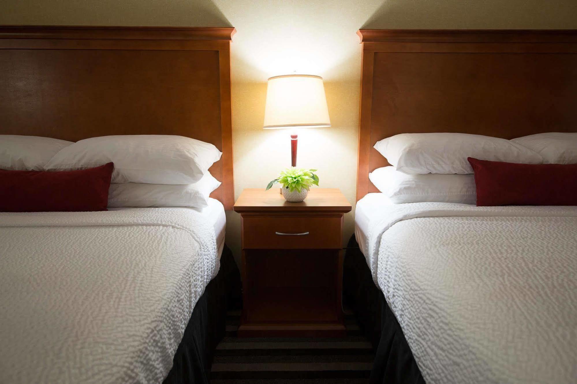 Days Inn & Suites By Wyndham Edmonton Airport Leduc Dış mekan fotoğraf