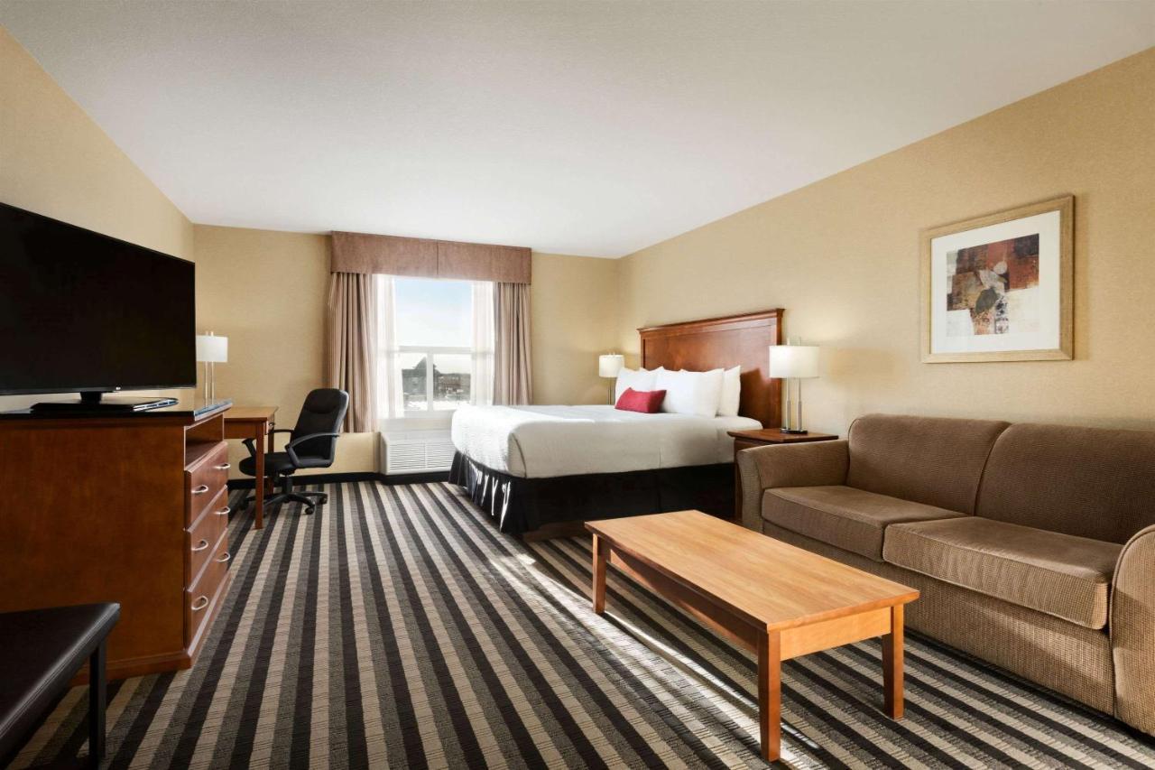 Days Inn & Suites By Wyndham Edmonton Airport Leduc Dış mekan fotoğraf